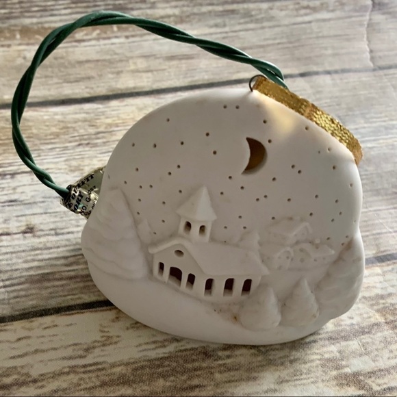 🌿HALLMARK PEACEFUL VILLAGE ORNAMENT - Picture 4 of 7